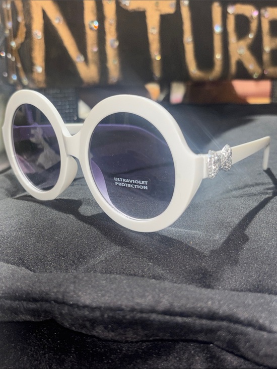 KB Accessories - KB sunnies round white vintage inspired sparkle silver bow oversized sunglasses